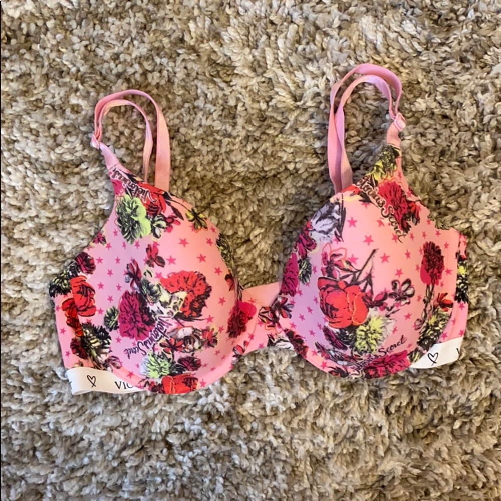 Victoria’s Secret T-shirt Lightly Lined Demi